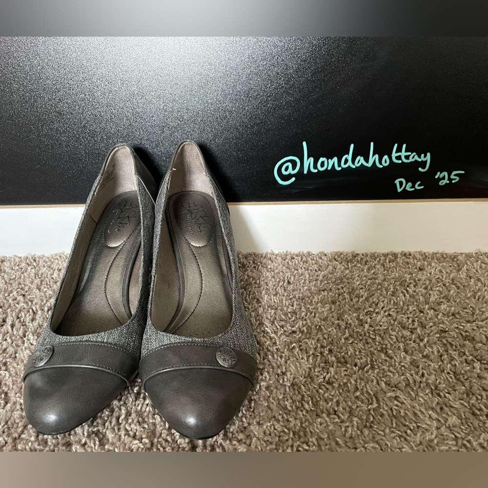 Life Stride Dark Gray Heels